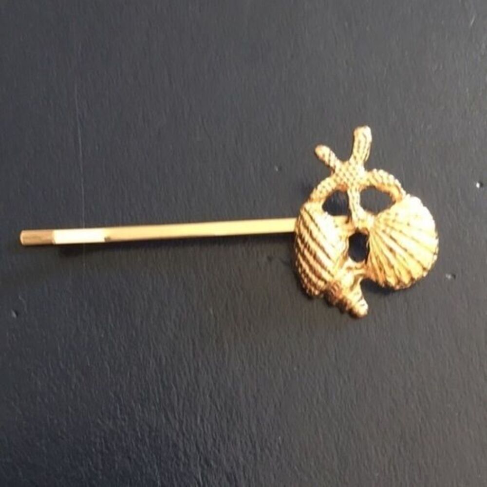 Gold seashell and starfish hair pin